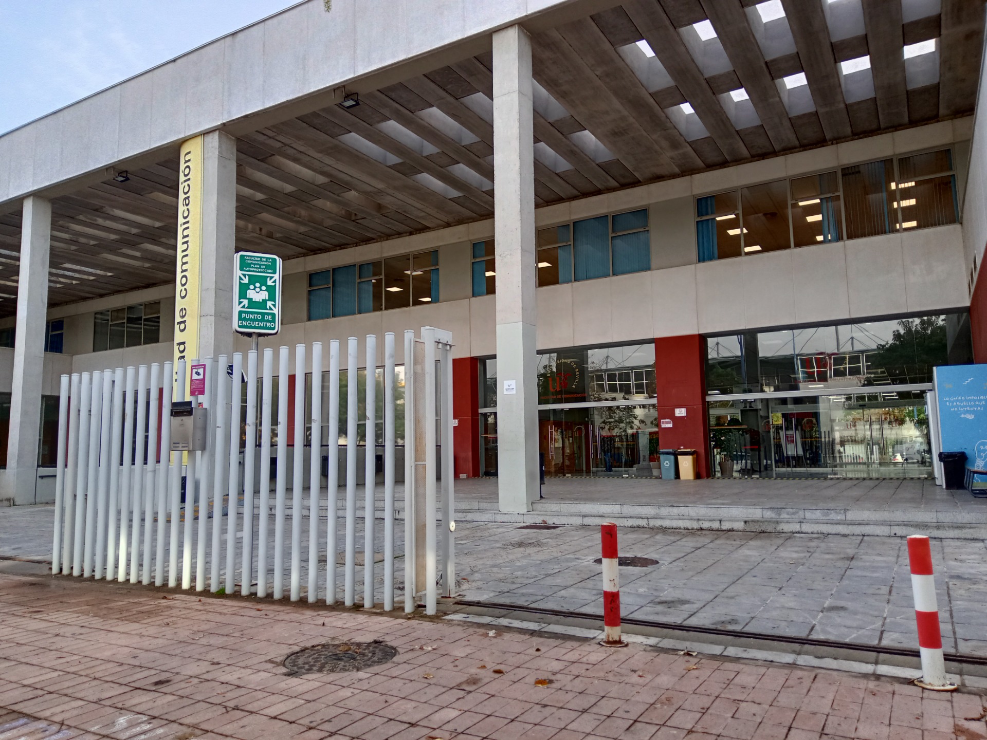 Facultad de comunicación de la universidad de Sevilla, 15 de noviembre